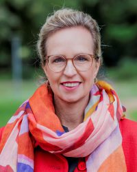 Vivantes Gastronomie: Max Strohe besucht zusammen mit Tobias Grau und Prof. Dr. med. Diana Rubin am 12.09.2023 Planet V in Rothenklempenow.   ///   Foto: Mo Wüstenhagen